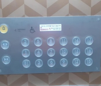 '코로나 19'예방을 위한 아파트 엘리베이터 &#034;항균구리필름&#034;부착 봉사활동 전개 이미지