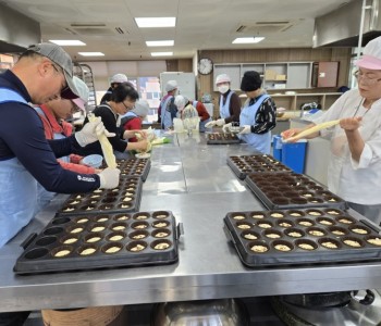 8개 읍 ·면 거점캠프 제빵봉사(11.7) 이미지